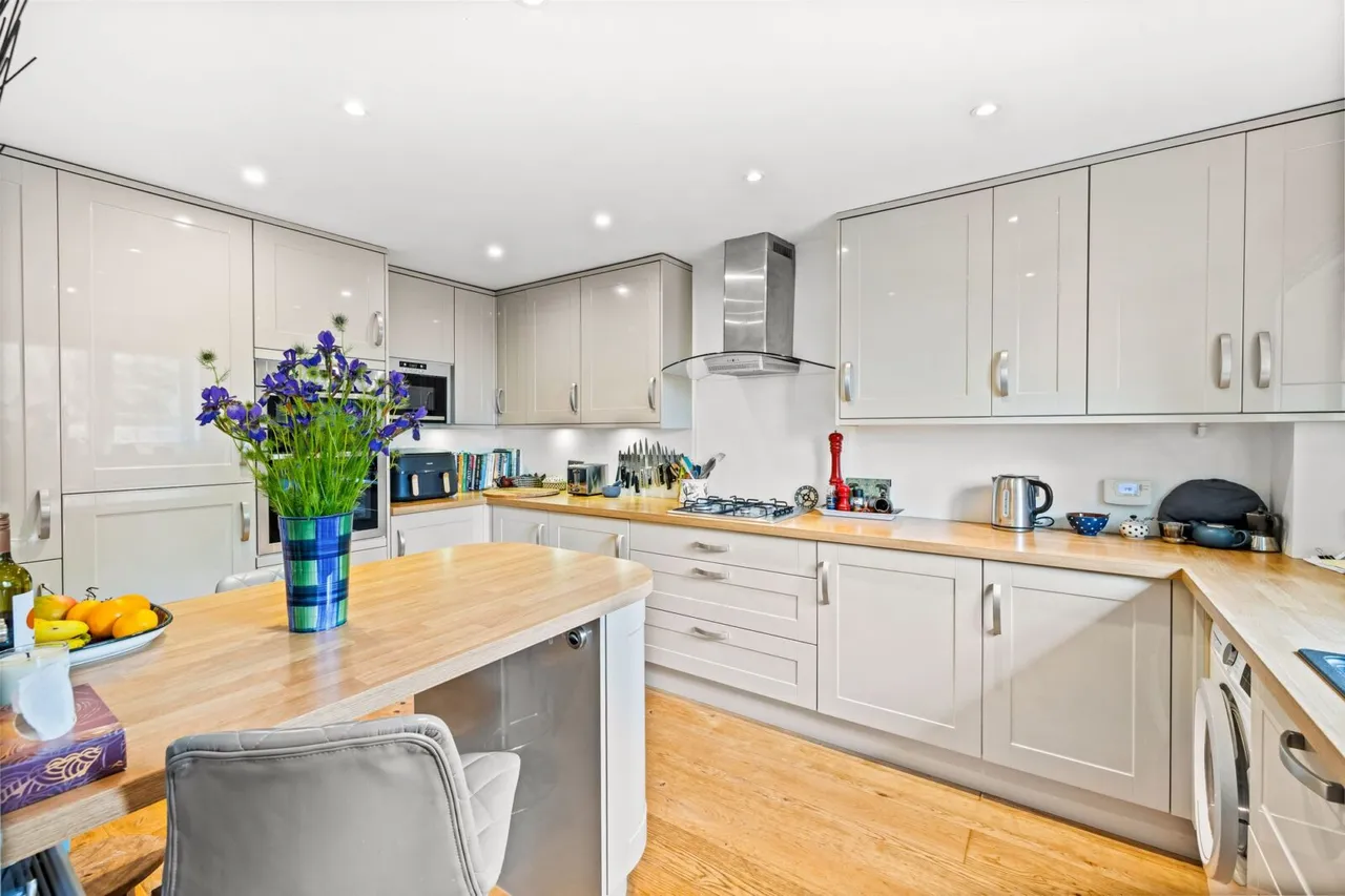 Aspen Court Fairfield Road, East Grinstead, East Grinstead, RH19 4HG, photo 2