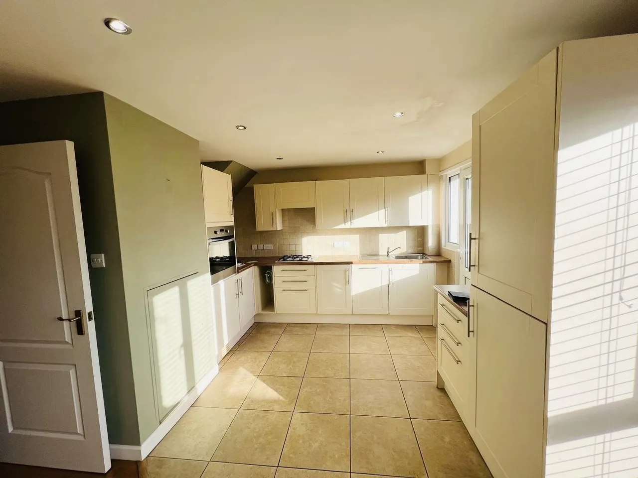 Ifield, RH11, photo 5