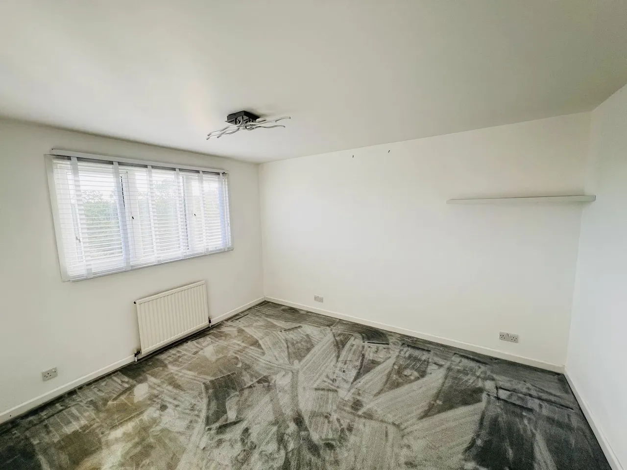 Ifield, RH11, photo 8