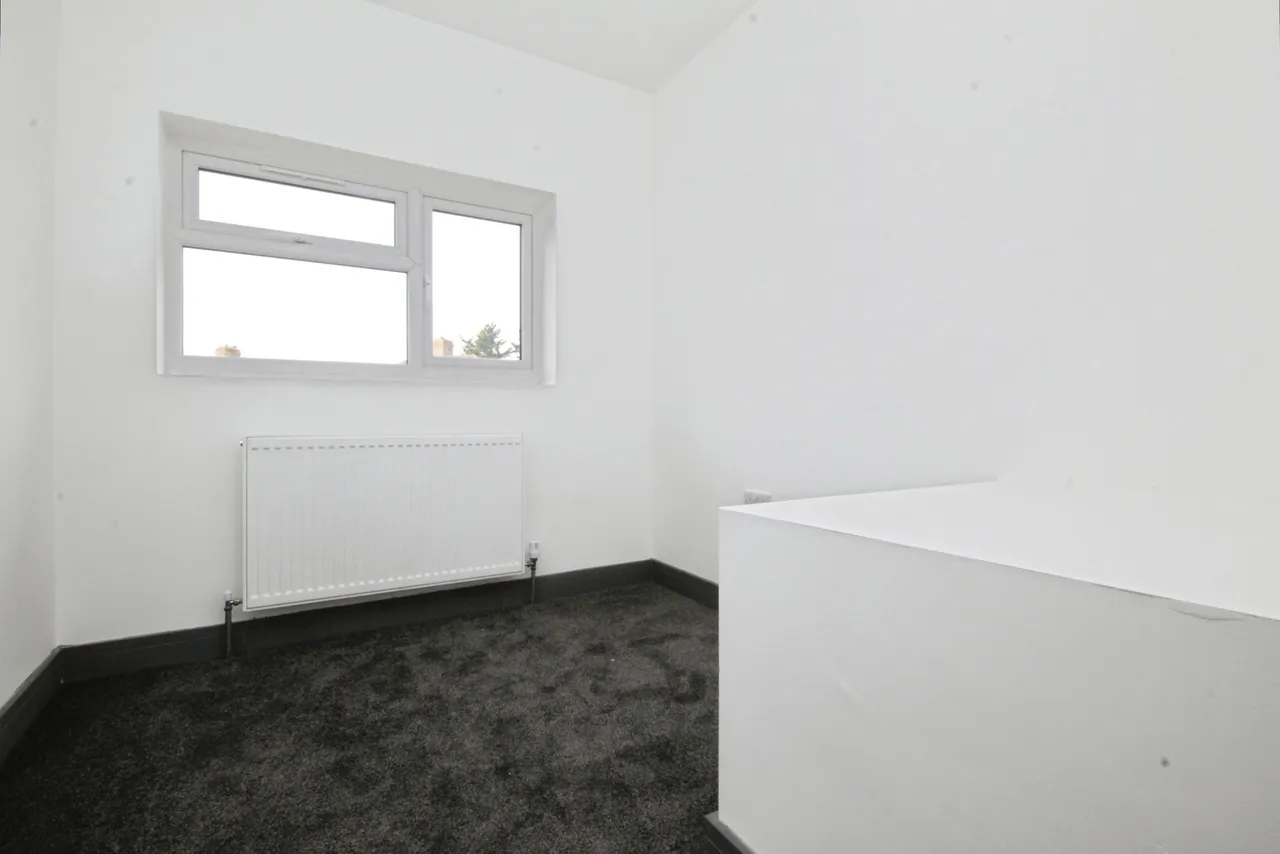 Larchwood Drive, Englefield Green, TW20, photo 7