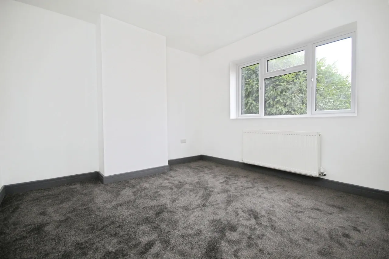 Larchwood Drive, Englefield Green, TW20, photo 4