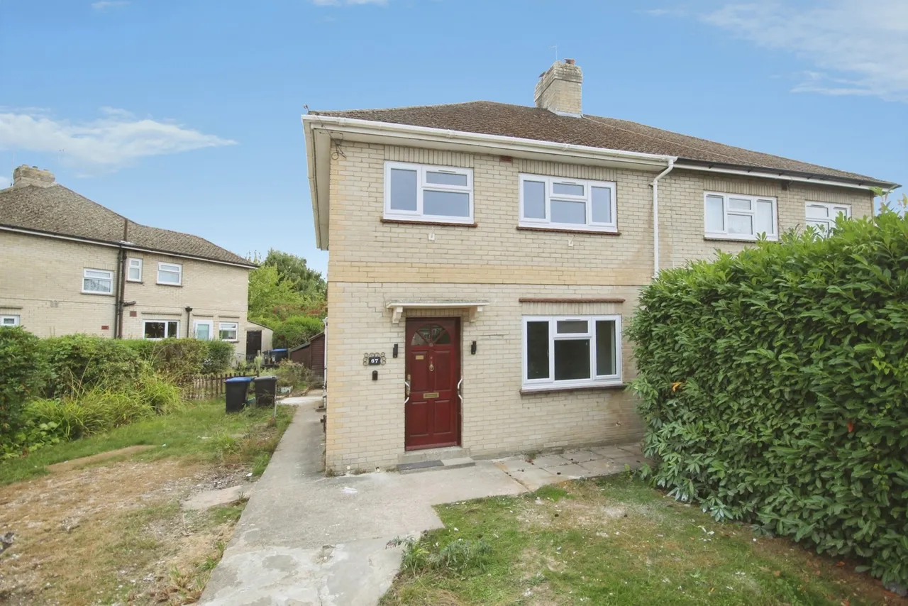 3 bed house to rent, Larchwood Drive, Englefield Green, TW20