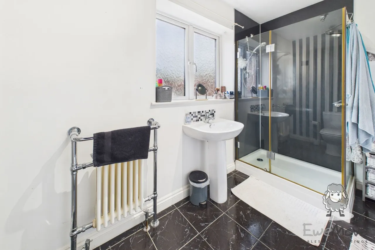 St. Georges Avenue, Windle, WA10, photo 11