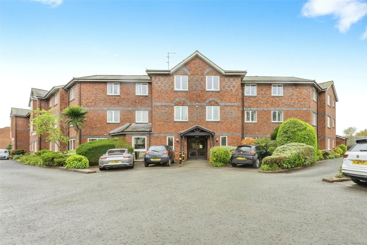 1 bed flat for sale, Hinderton Road, Neston, CH64