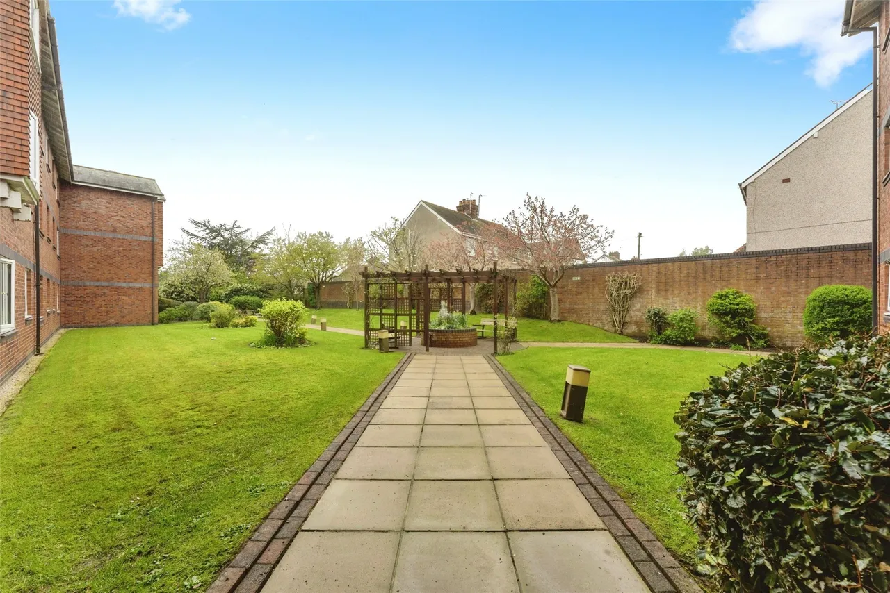 Hinderton Road, Neston, CH64, photo 14