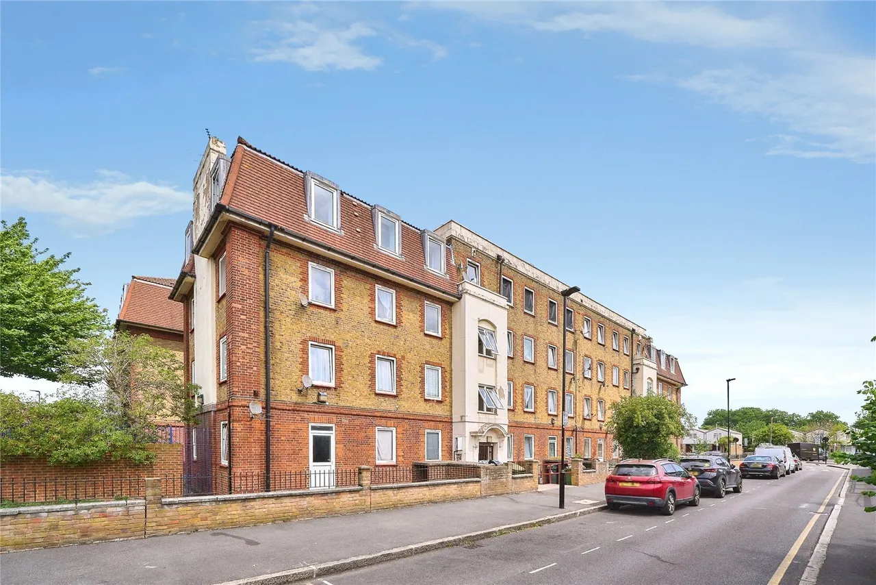 2 bed flat for sale — Milner Road, Stratford, London, E15