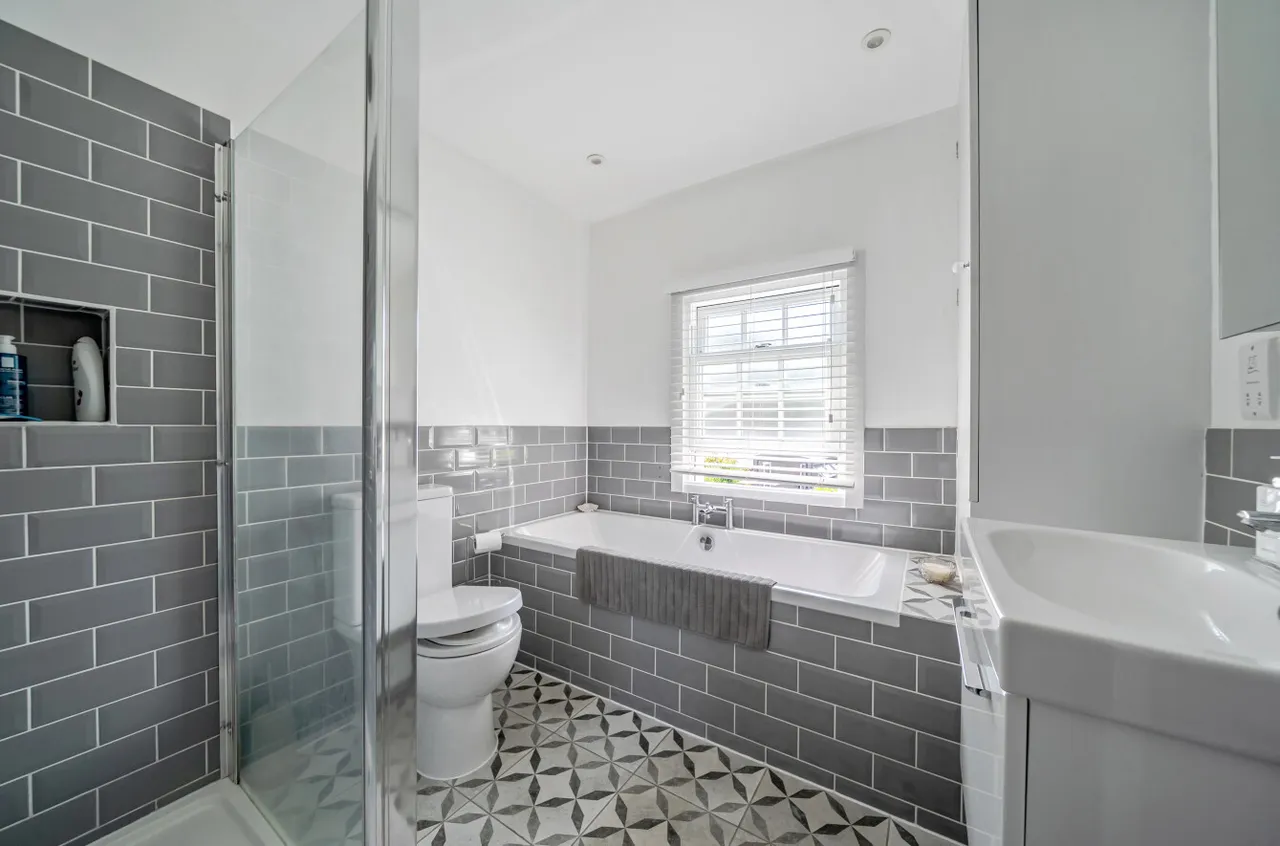 Latimer Road, Godalming, GU7, photo 9