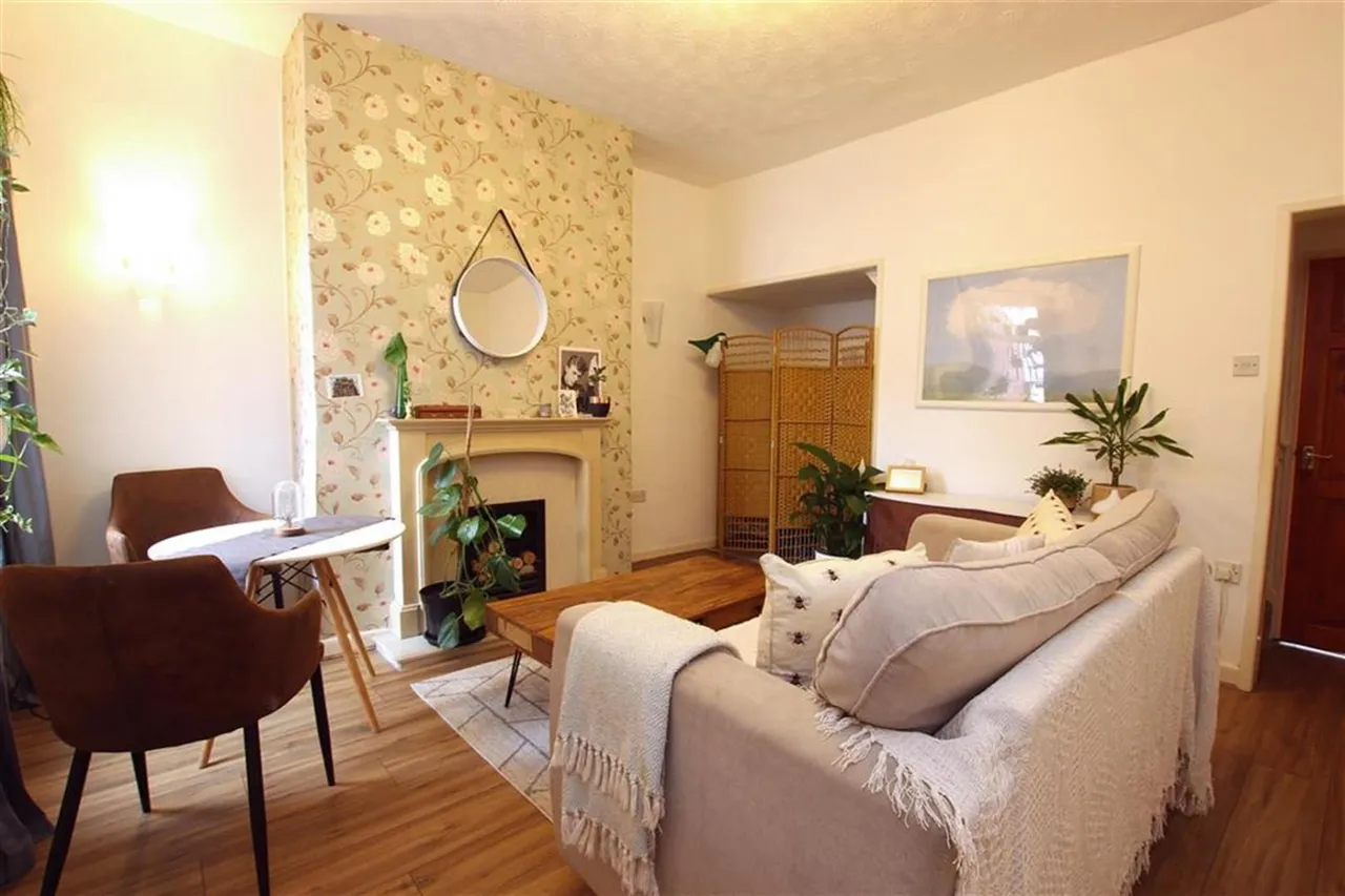 2 bed house to rent — Cavendish Street, Darwen, BB3 1ES