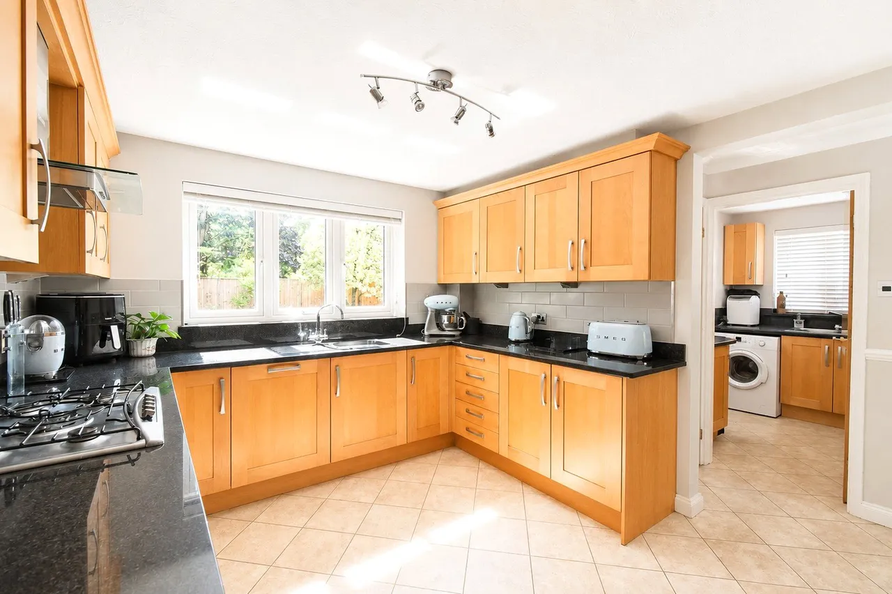 Seton Drive, Hook, Hampshire, RG27 9QS, photo 4