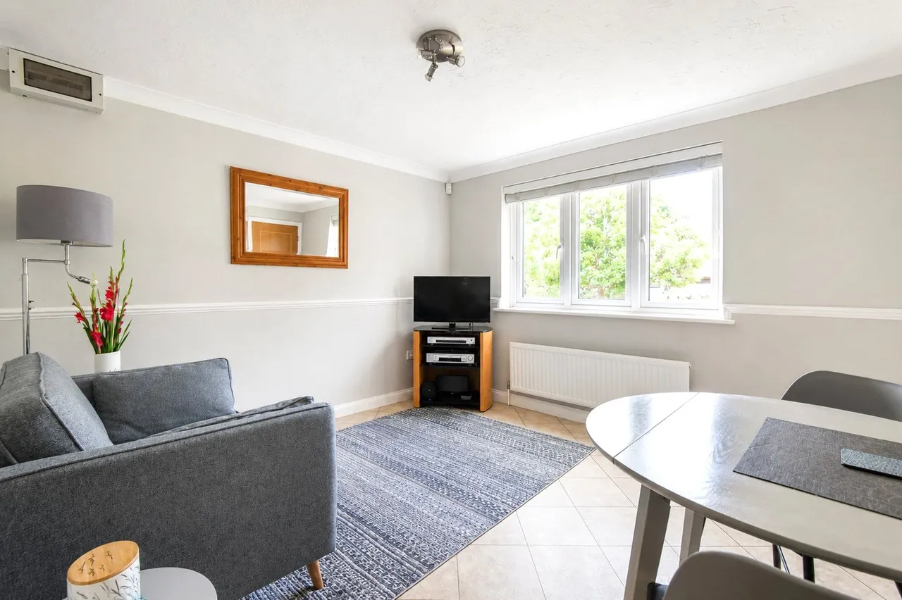 Seton Drive, Hook, Hampshire, RG27 9QS, photo 5