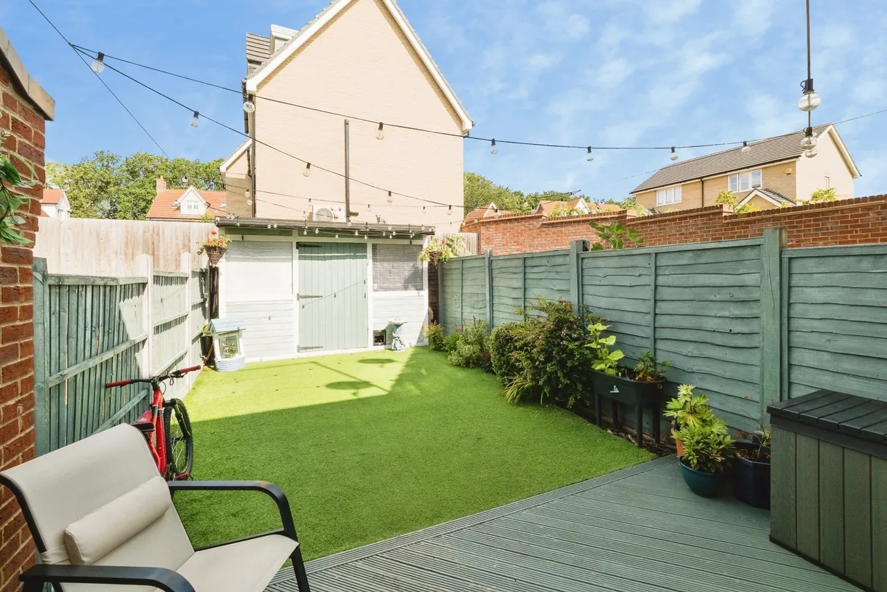 Five Oaks Lane, Chigwell, IG7, photo 2