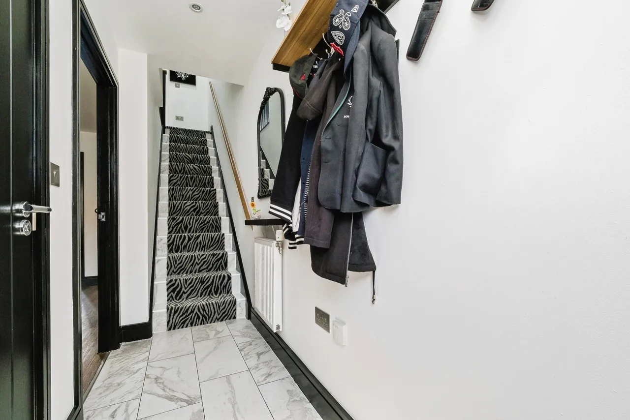 Five Oaks Lane, Chigwell, IG7, photo 9