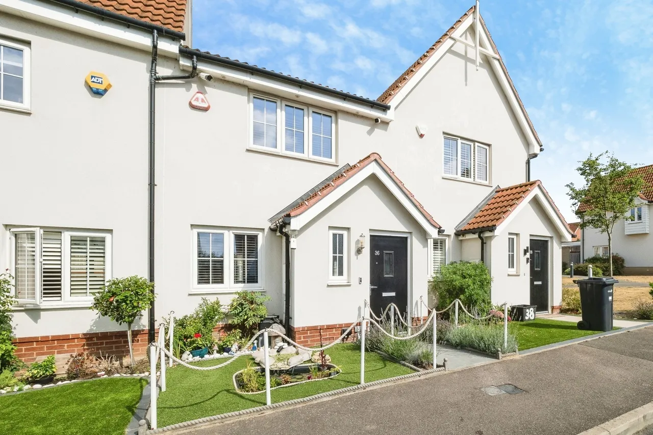 2 bed house for sale — Five Oaks Lane, Chigwell, IG7