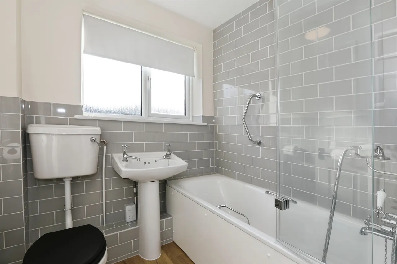Beechey Way, Copthorne, RH10, photo 11