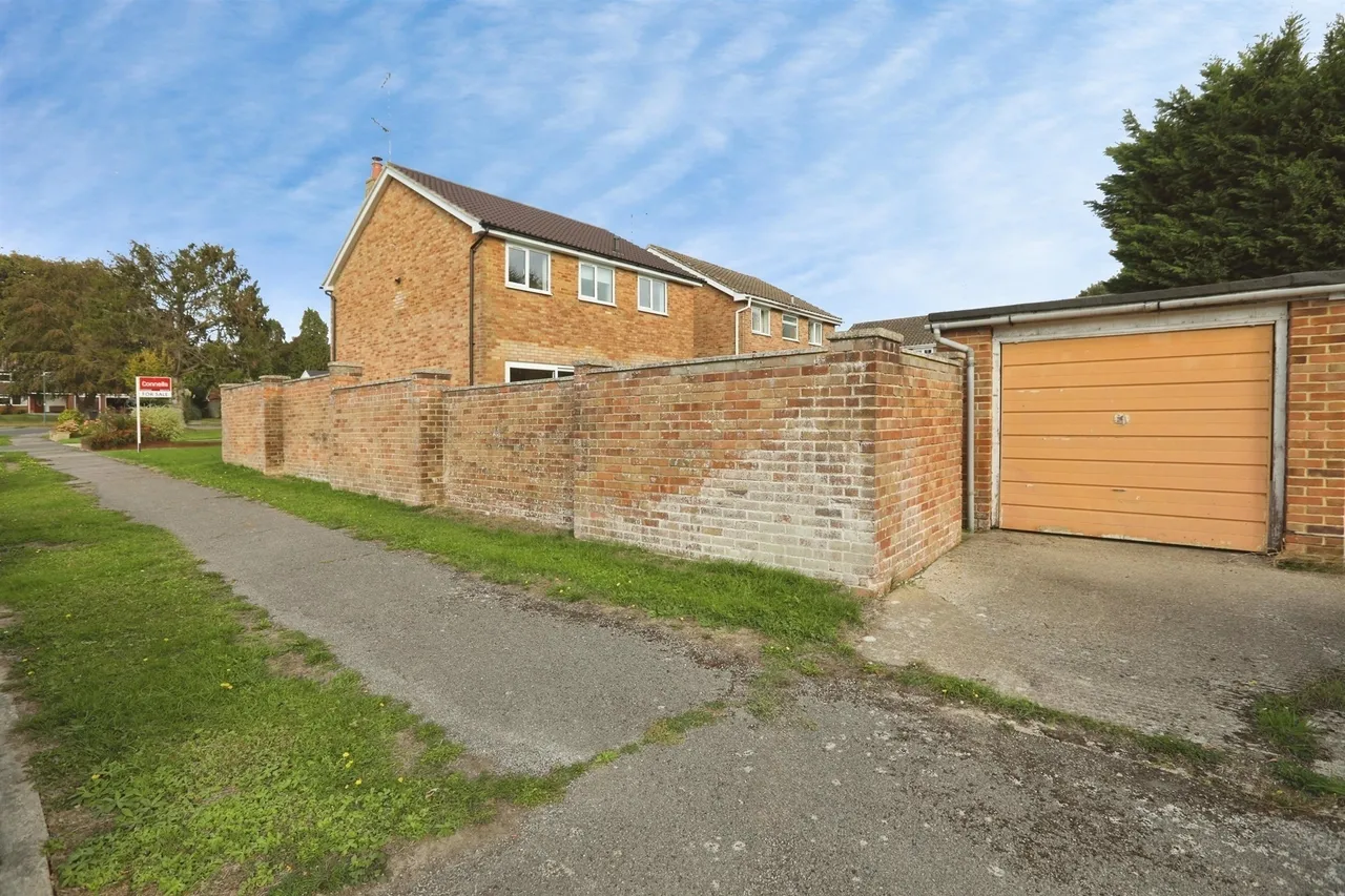 Beechey Way, Copthorne, RH10, photo 12