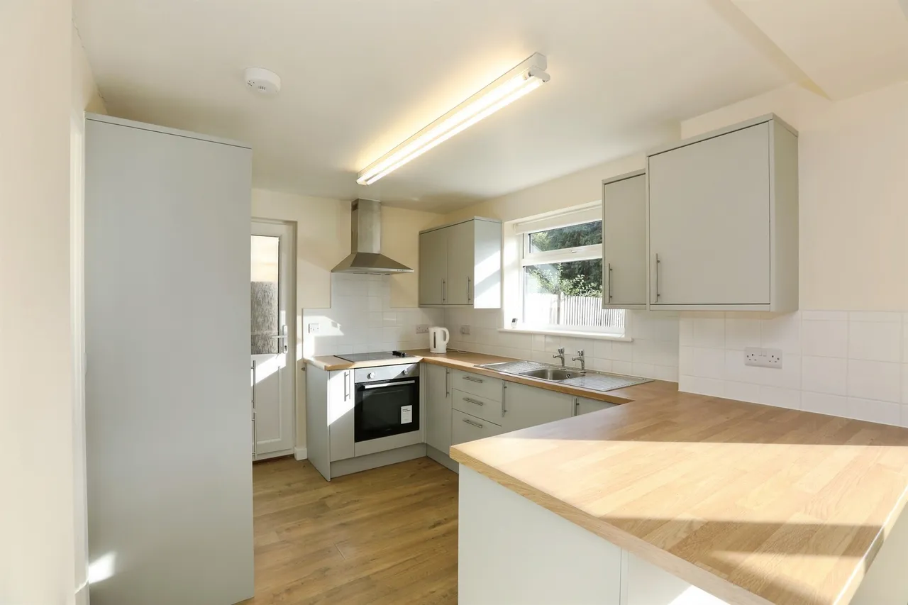 Beechey Way, Copthorne, RH10, photo 3
