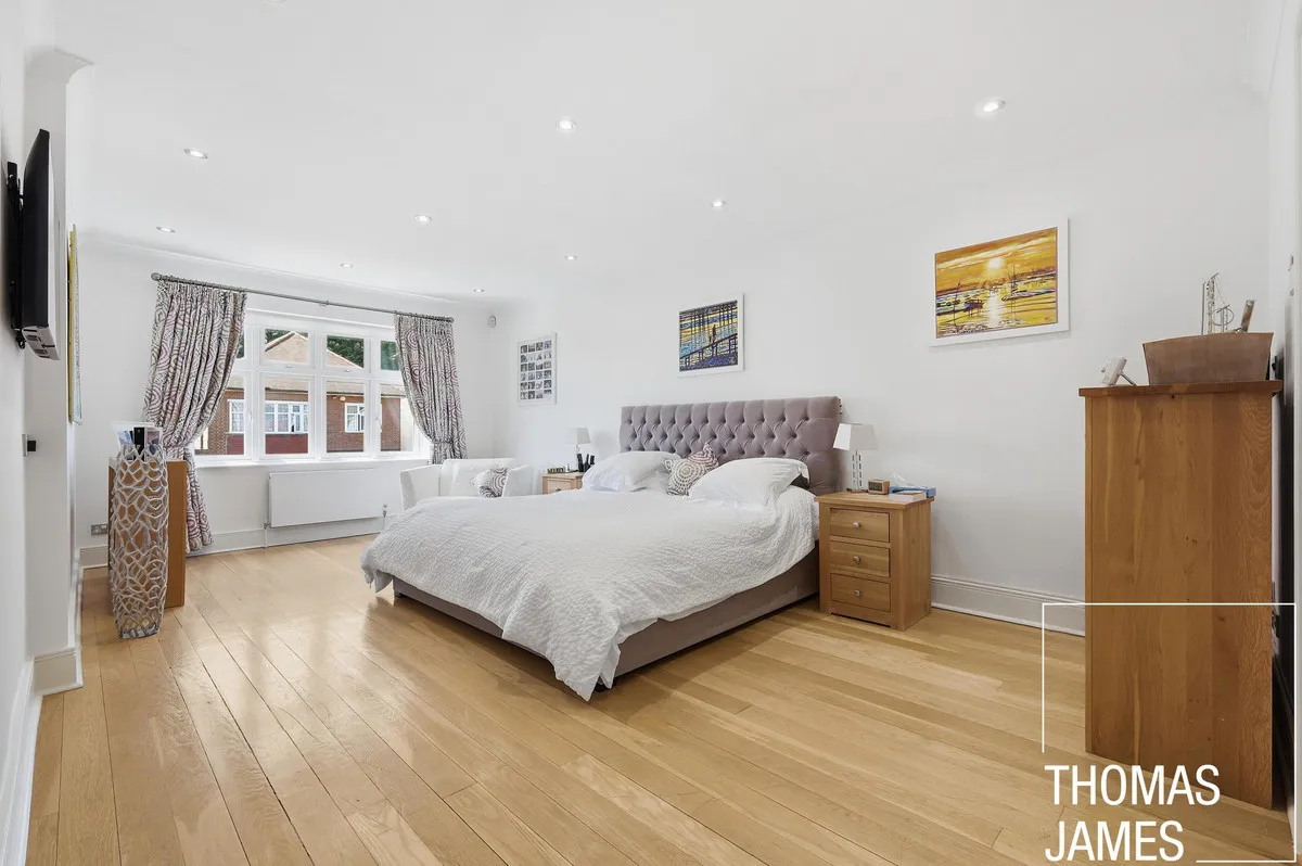 London, N21, photo 26
