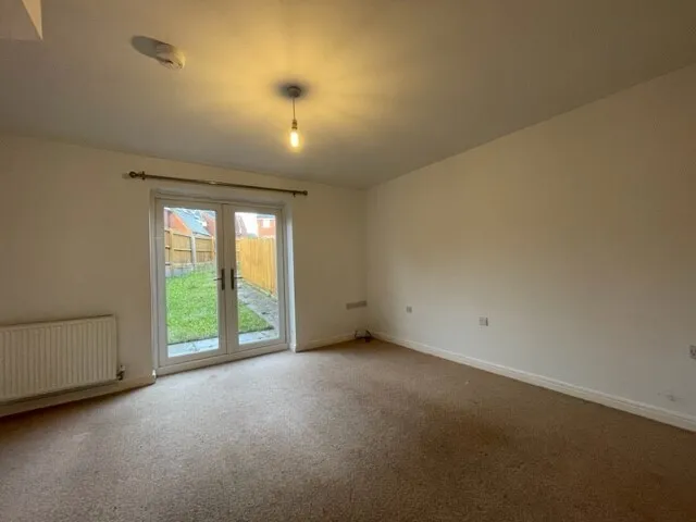 Becks Close, Birstall, LE4, photo 3