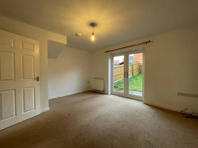 Becks Close, Birstall, LE4, photo 2