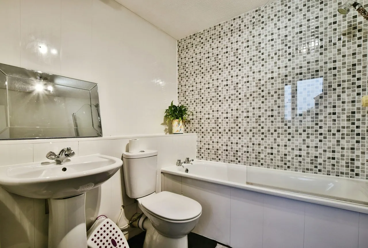 Drake Road, Broadheath, Altrincham, WA14, photo 5