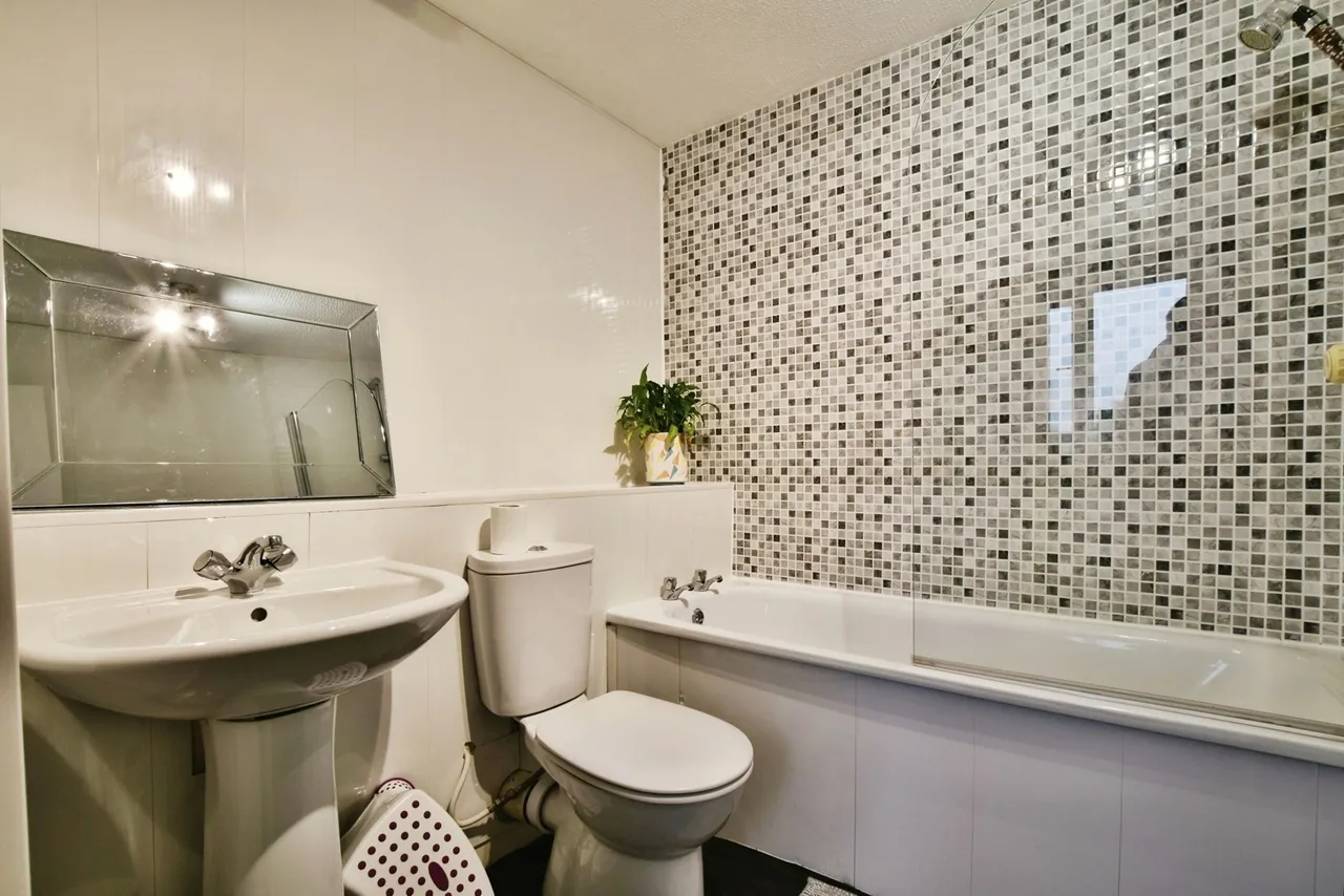 Drake Road, Broadheath, Altrincham, WA14, photo 17