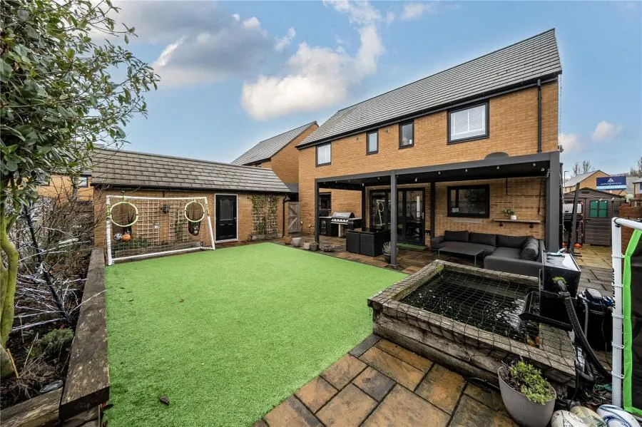 Aventine Grove, Houghton Regis, LU5, photo 18