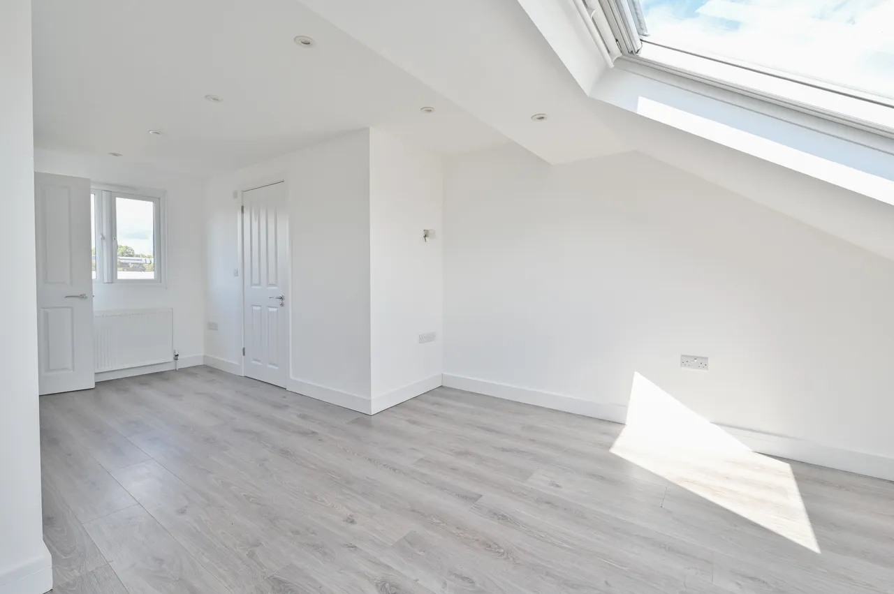 70 Greatham Road, Bushey, photo 9