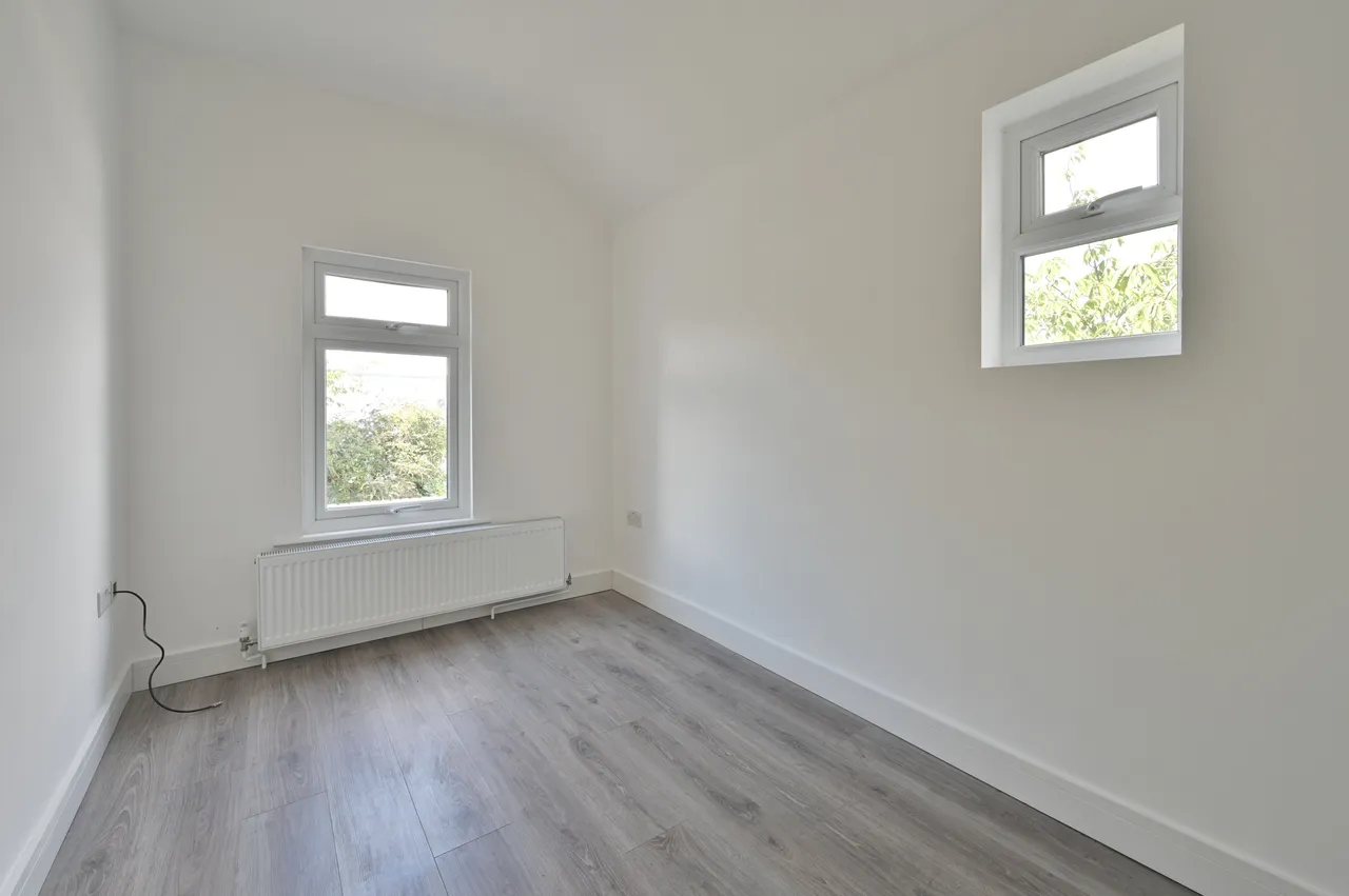 70 Greatham Road, Bushey, photo 11