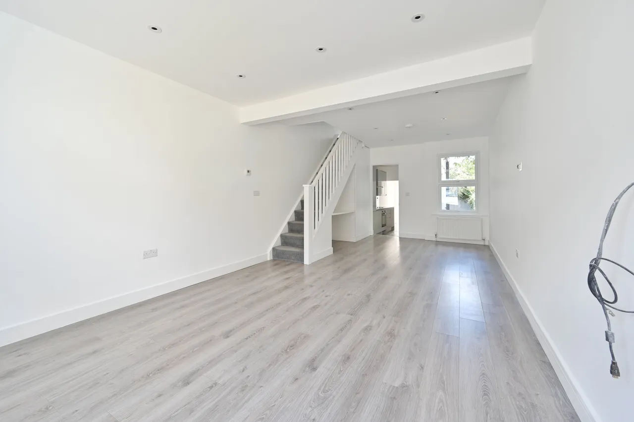 70 Greatham Road, Bushey, photo 2
