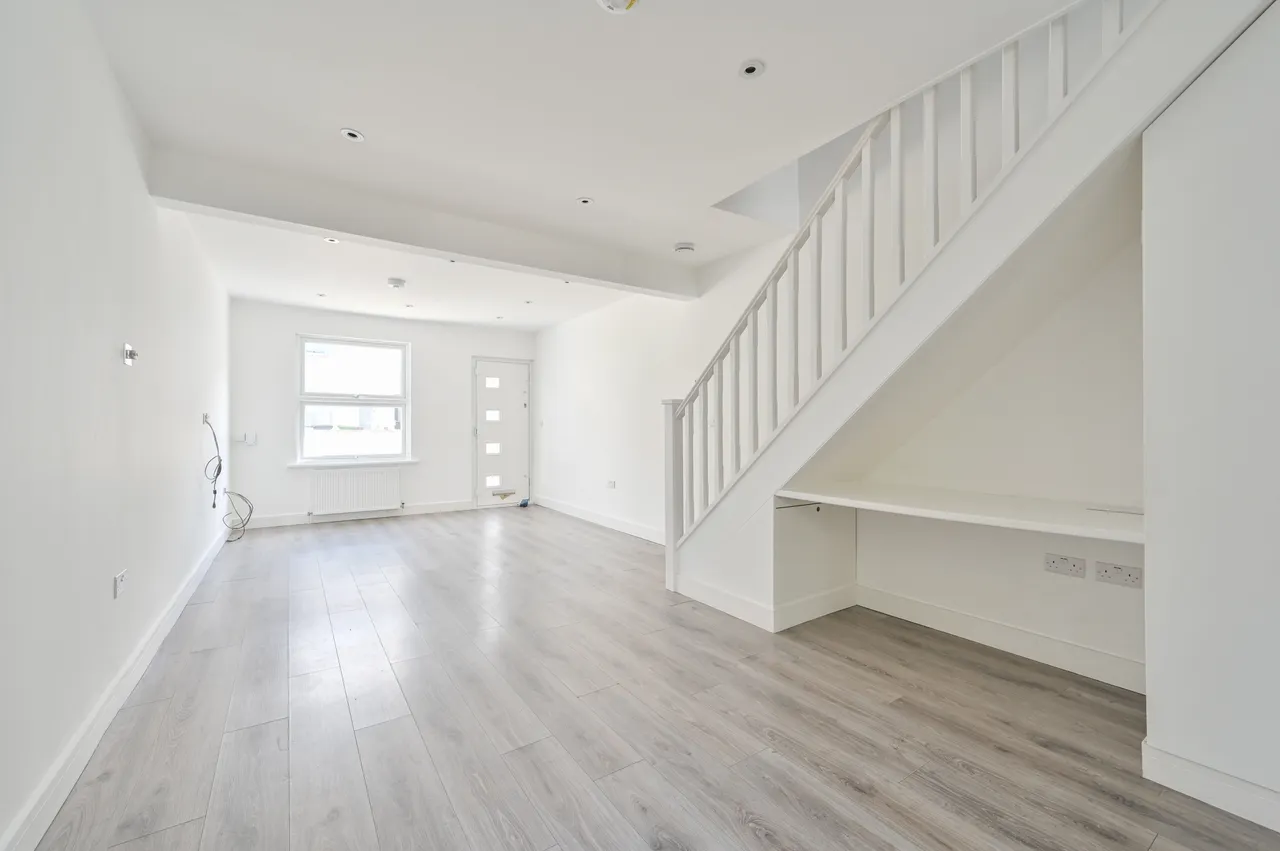 70 Greatham Road, Bushey, photo 3