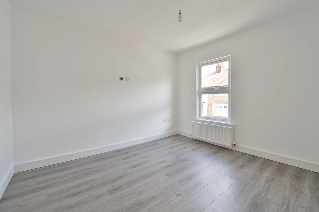 70 Greatham Road, Bushey, photo 12