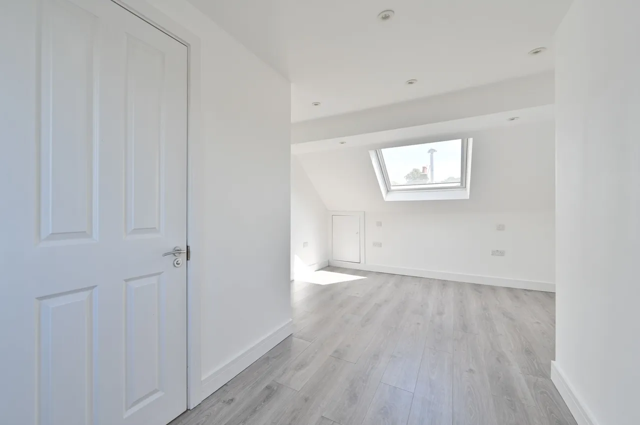 70 Greatham Road, Bushey, photo 7