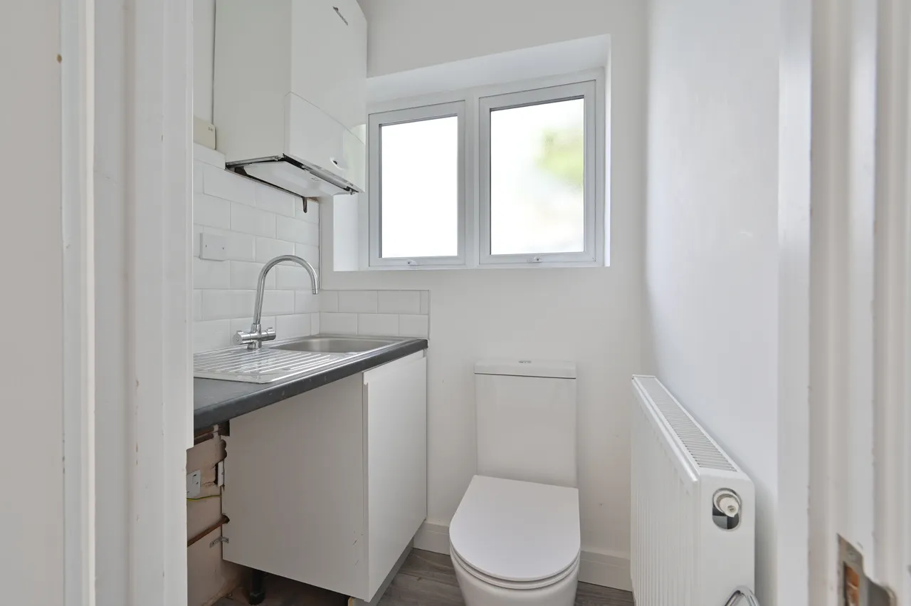 70 Greatham Road, Bushey, photo 8