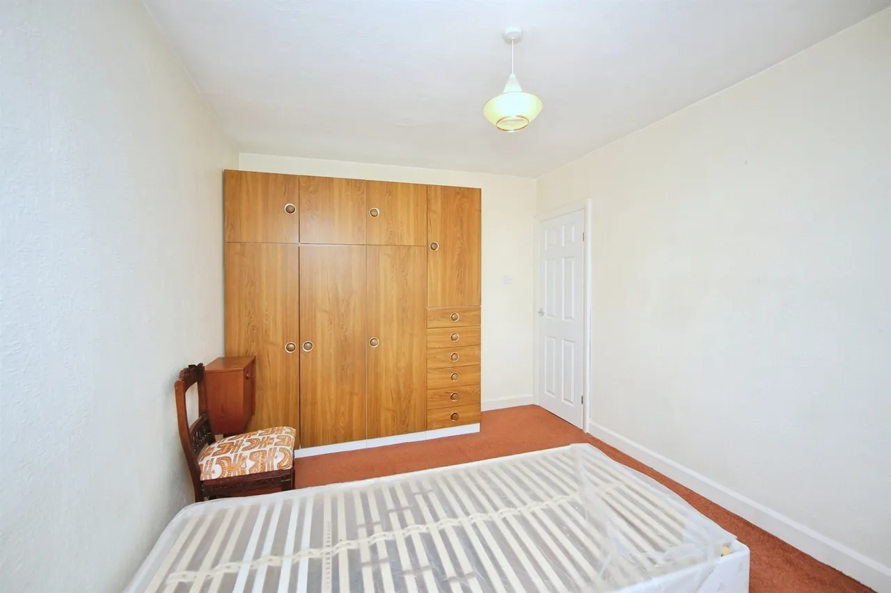 Pierce Avenue, Solihull, B92, photo 15