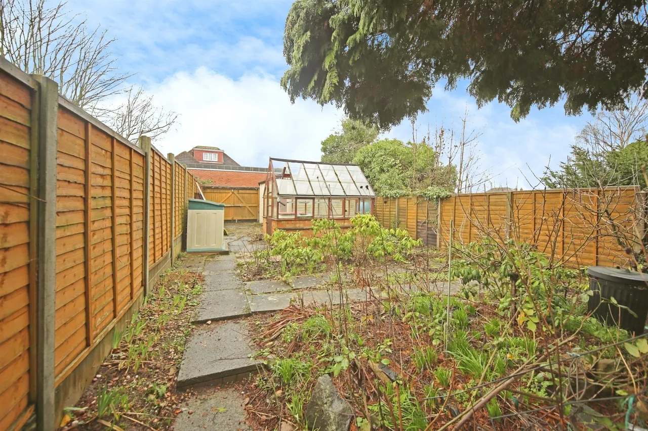 Pierce Avenue, Solihull, B92, photo 22