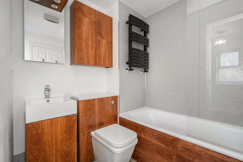 Lyster Mews, Cobham KT11 1LA, photo 7