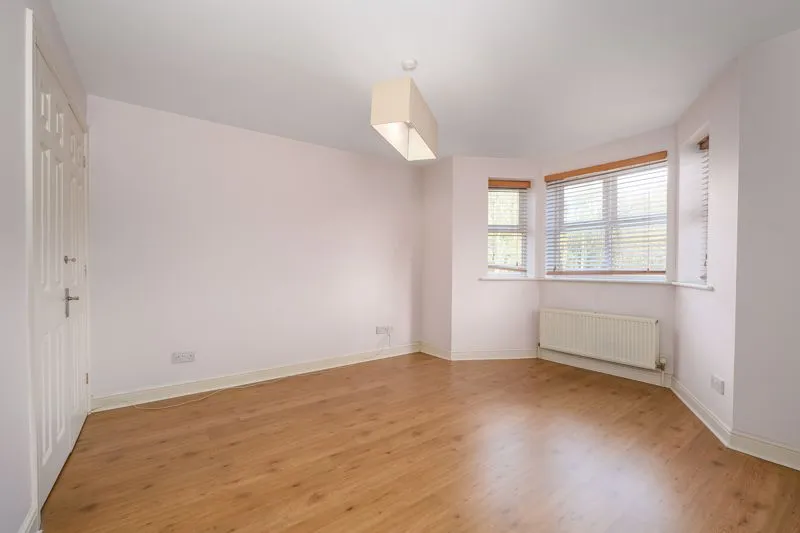 Lyster Mews, Cobham KT11 1LA, photo 4