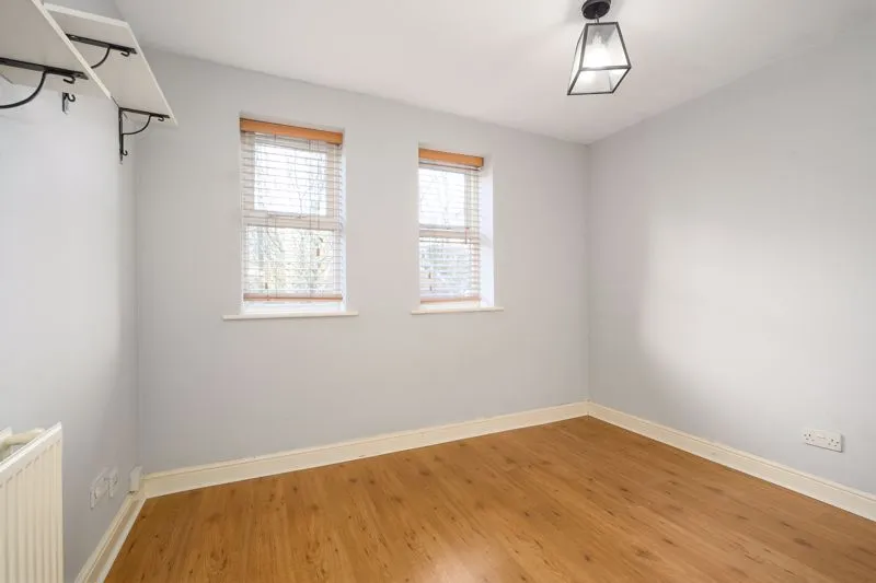 Lyster Mews, Cobham KT11 1LA, photo 5