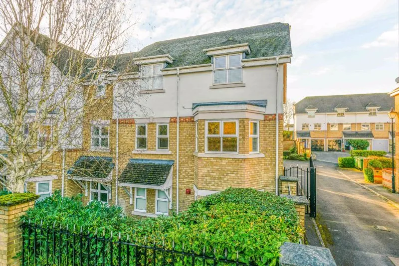 Lyster Mews, Cobham KT11 1LA, photo 10
