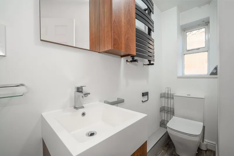 Lyster Mews, Cobham KT11 1LA, photo 8