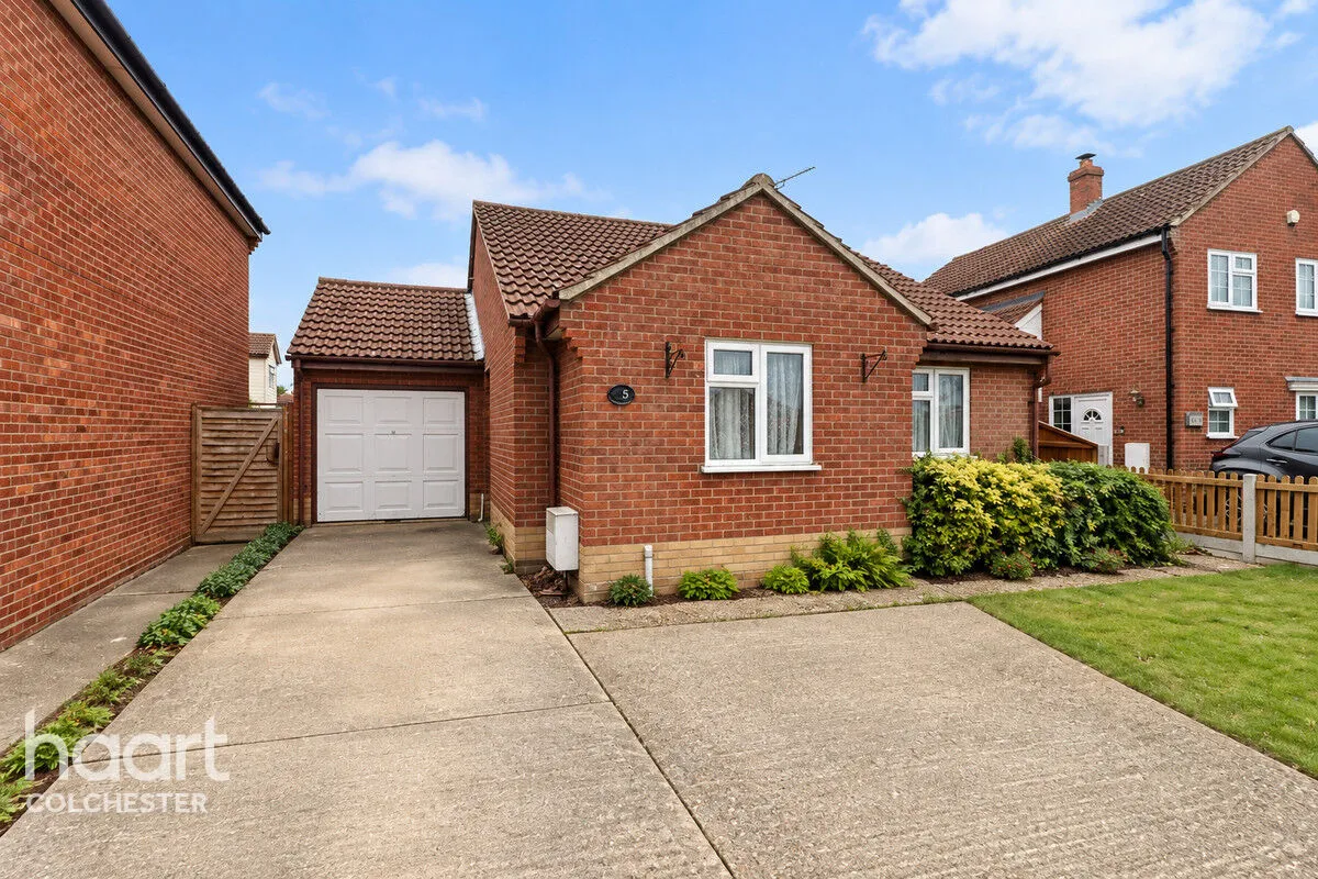 Chatsworth Road, Colchester, CO5, photo 2