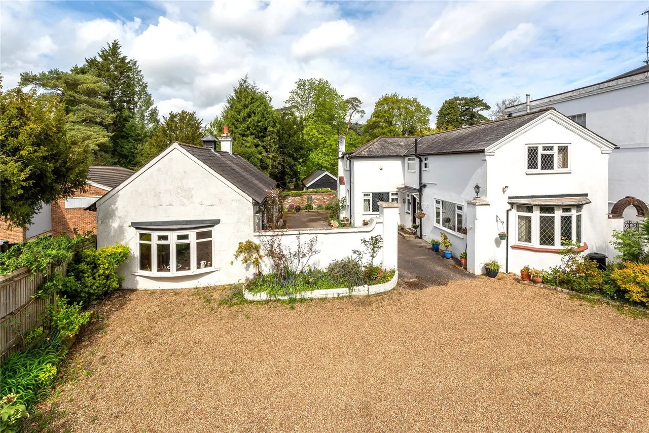 3 bed flat for sale, Pixham Lane, Pixham, RH4