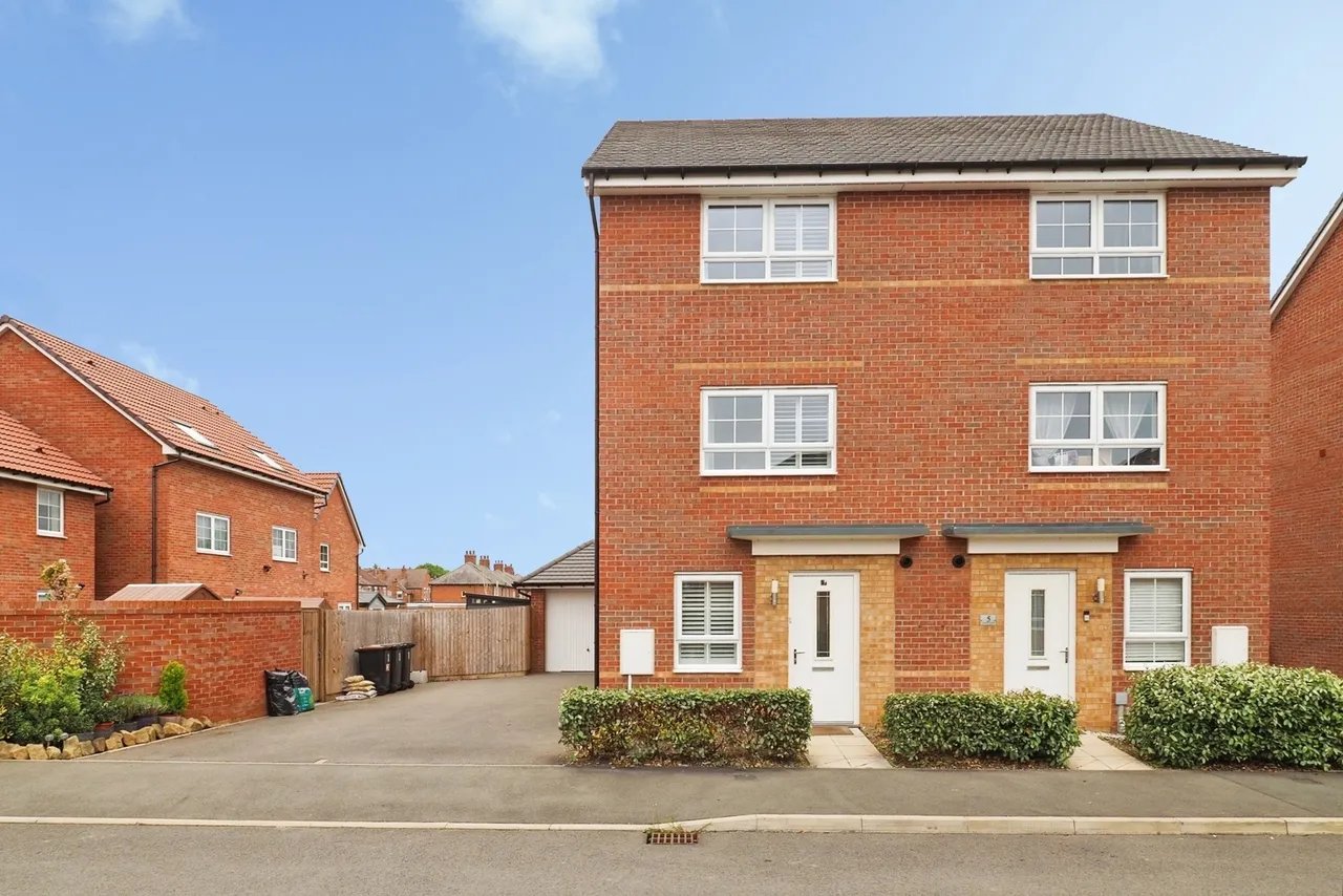 4 bed house for sale, Plessey Road, Beeston, NG9