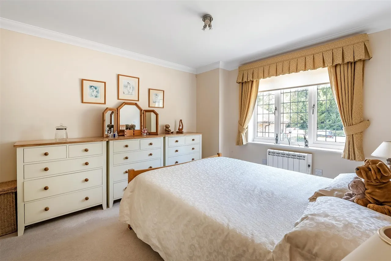 Epsom Road, Leatherhead, KT22, photo 9