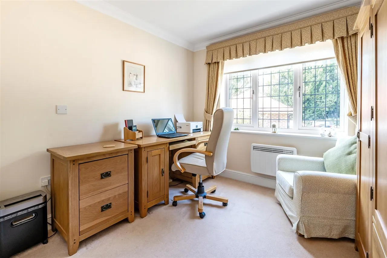 Epsom Road, Leatherhead, KT22, photo 10
