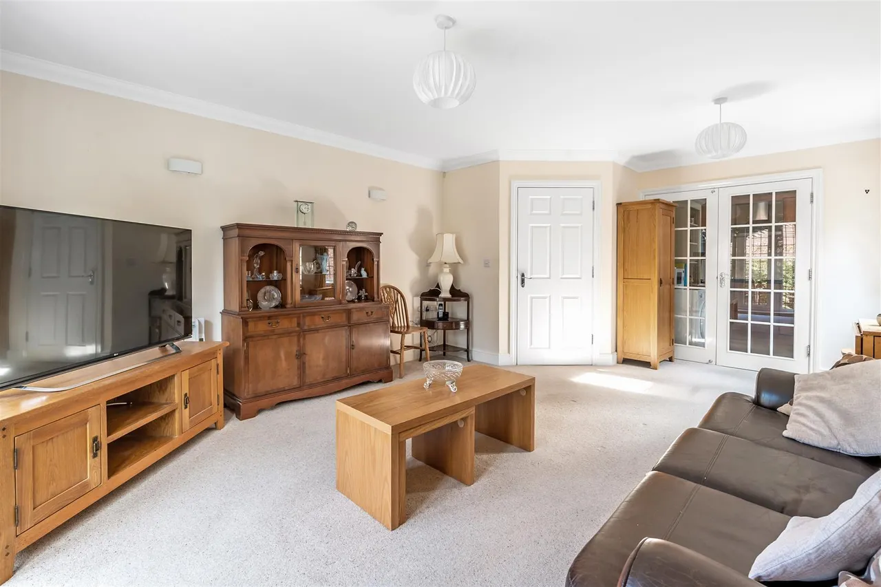 Epsom Road, Leatherhead, KT22, photo 8