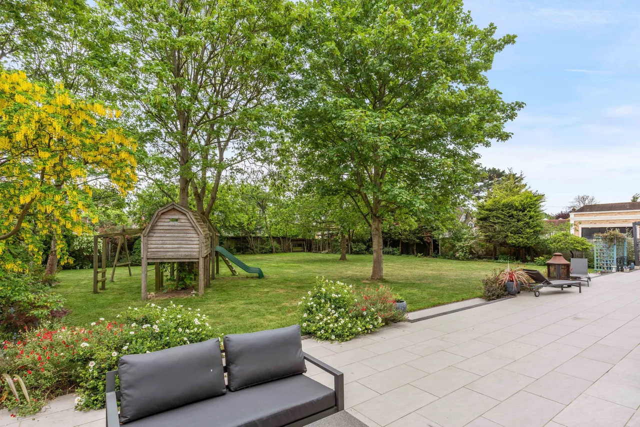 Nelmes Road, Emerson Park, RM11, photo 4