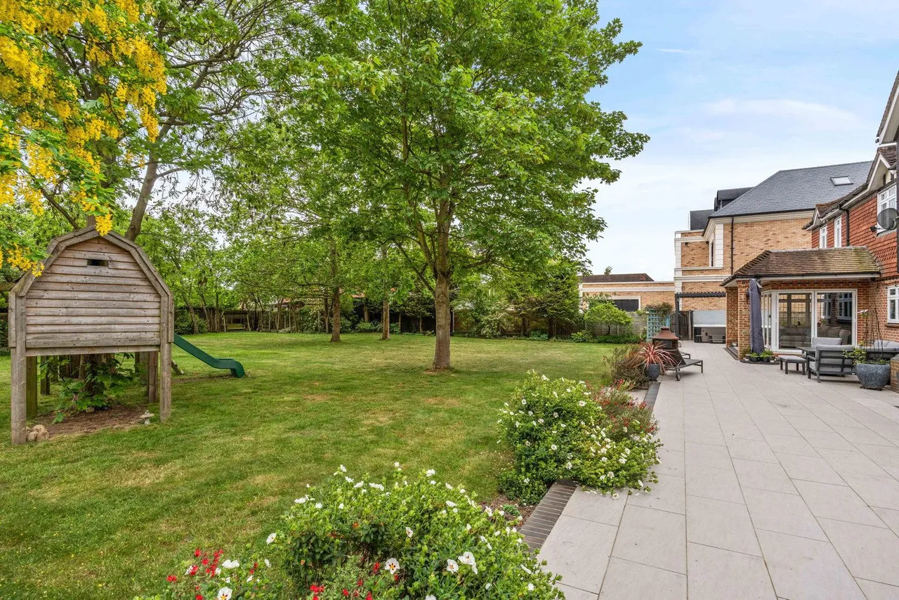 Nelmes Road, Emerson Park, RM11, photo 43