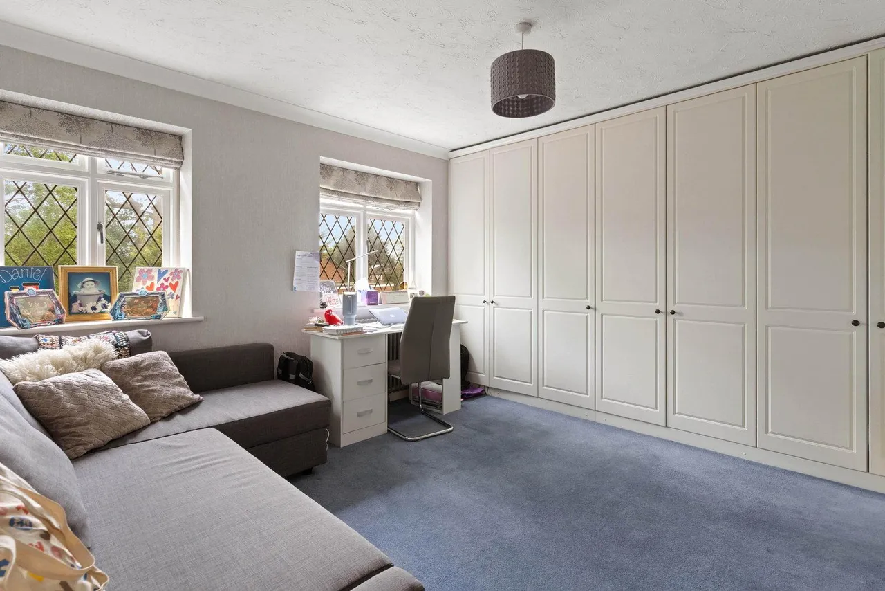 Nelmes Road, Emerson Park, RM11, photo 32