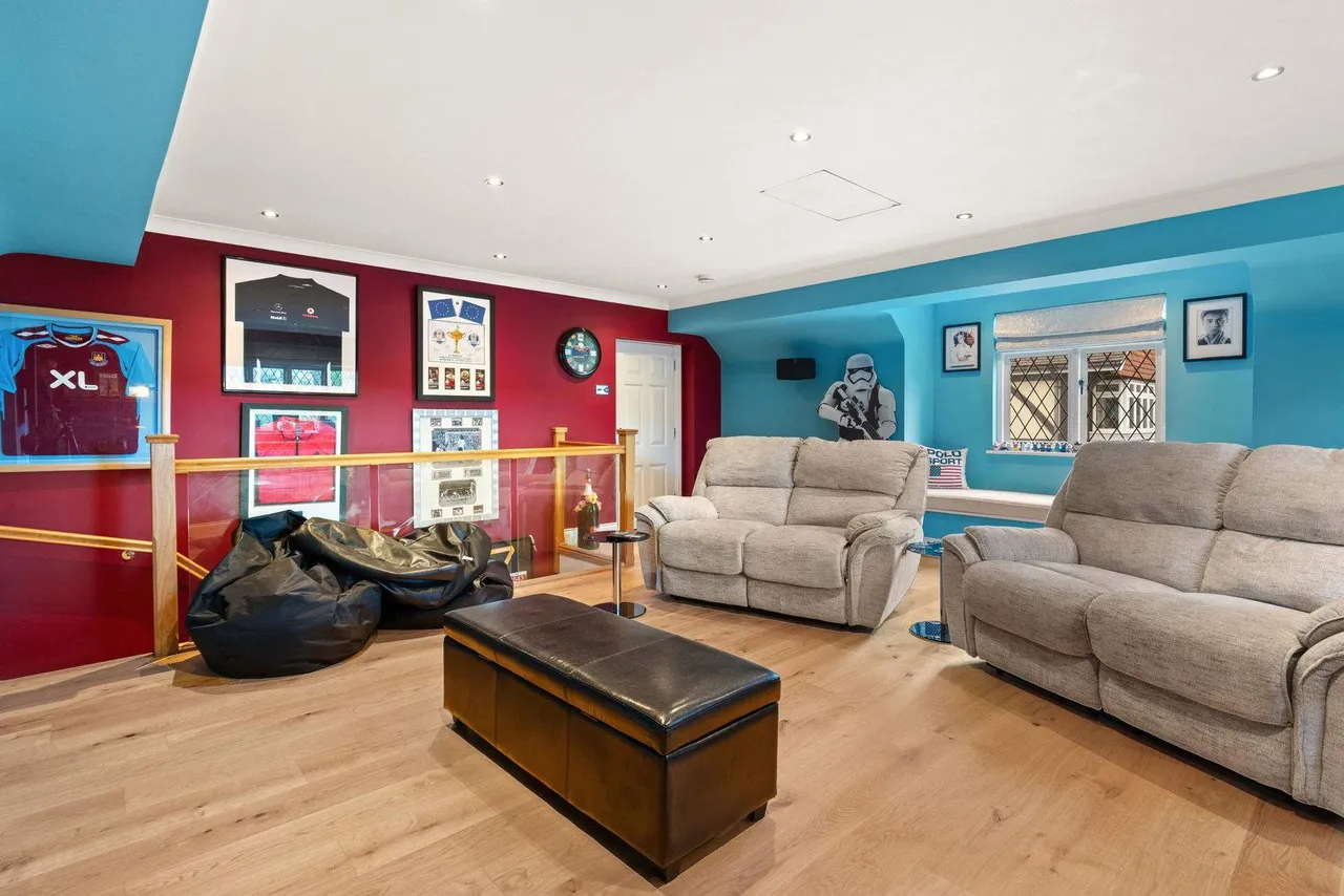 Nelmes Road, Emerson Park, RM11, photo 40